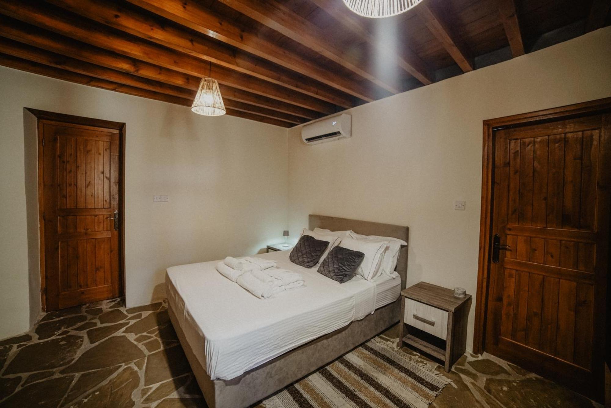 The Stonehouse Suites With Private Bath Spas Лимасол Номер фото
